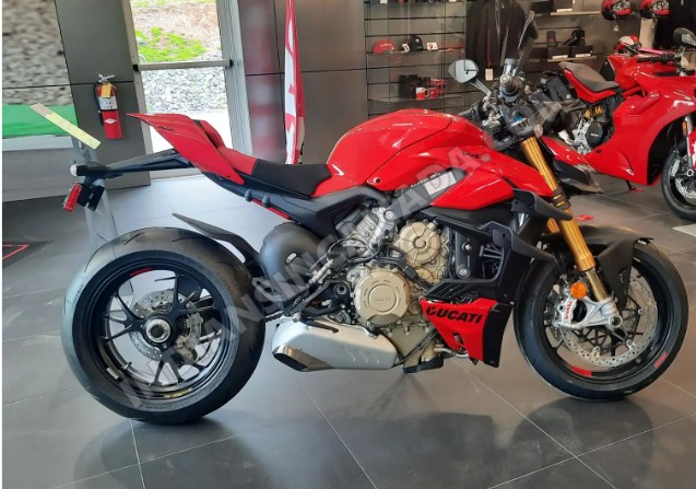 2025 Ducati Streetfighter V4 S – Save $5,000