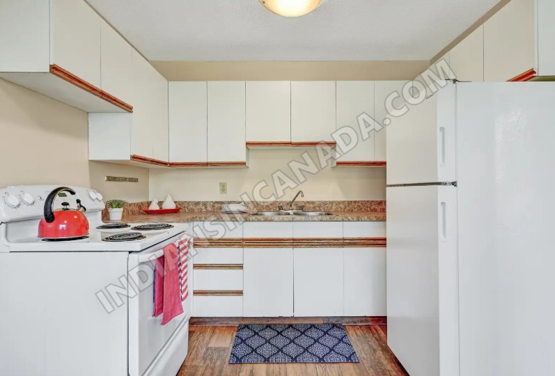 Family & Pet-Friendly 3 Bedroom Townhome with Front Yard | In-Suite Laundry
